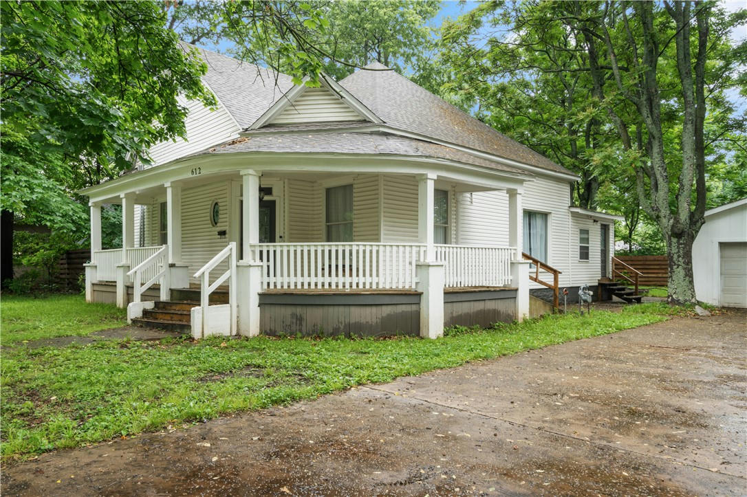 612 N MADISON ST, SILOAM SPRINGS, AR 72761, photo 1 of 24