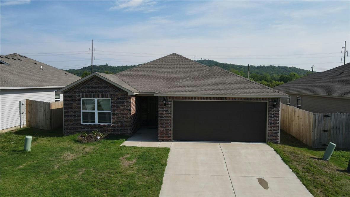 1012 E BUNTING ST, FAYETTEVILLE, AR 72701, photo 1 of 27