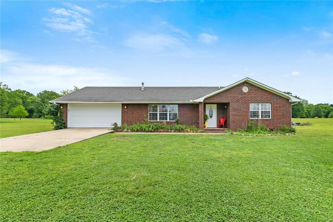 20116 RIVERDALE RD, SILOAM SPRINGS, AR 72761, photo 1 of 20